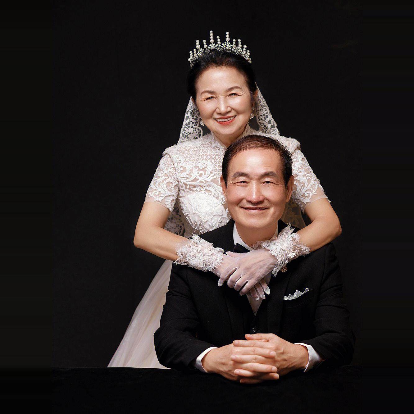 影楼中老年父母金婚银婚纱照纪念照周年照样片样版客样照10