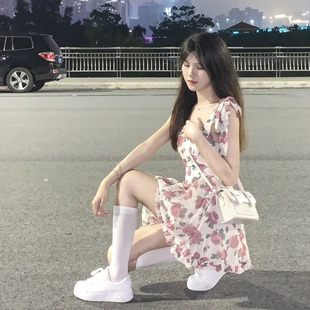 茶歇法式 甜辣妹性感小個子初戀短裙 純欲玫瑰碎花吊帶連衣裙女夏季