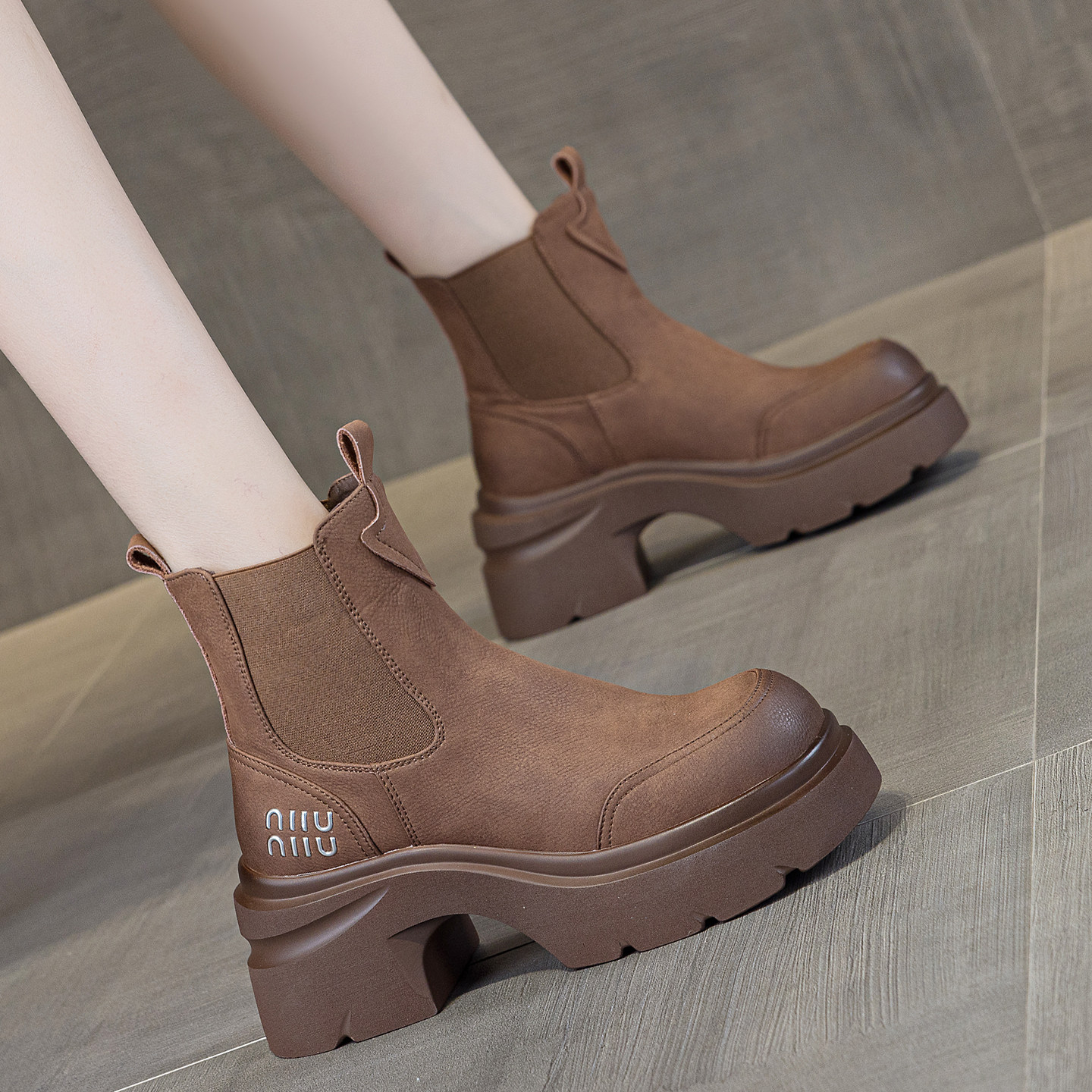 时尚新款英伦风厚底增高烟筒靴女款舒适2026春秋季女士套脚马丁靴