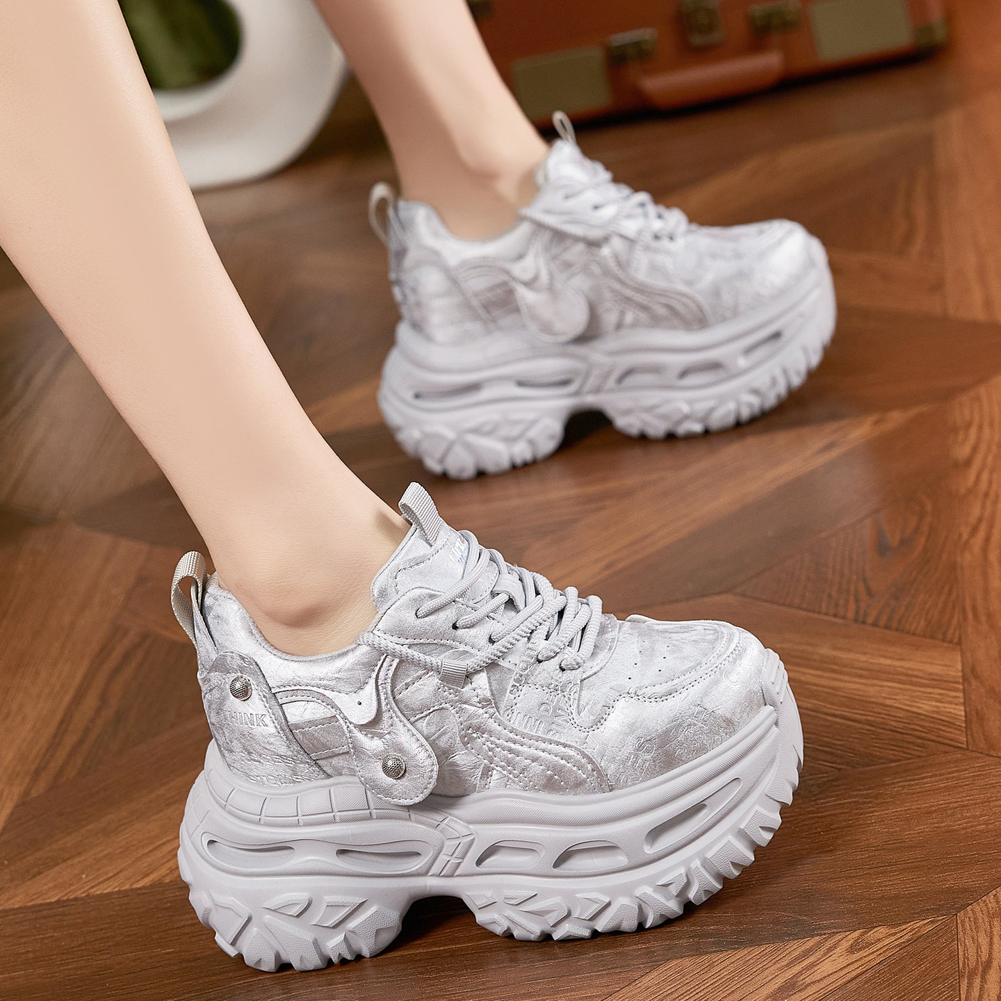 时尚潮牌新款厚底内增高老爹鞋女款小个子2026春超火女士运动松糕