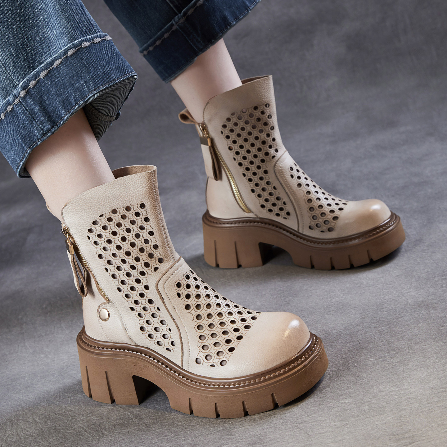 牛皮新款时尚厚底镂空凉靴女款真皮2026春夏超火女士洞洞马丁靴子
