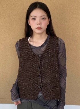 MQ｜MACQNF89612时尚牛角扣百搭显瘦简约V领针织背心马甲女