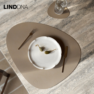 丹麦Lind Dna条纹餐垫北欧轻奢皮革西餐垫防水防油家用餐桌隔热垫