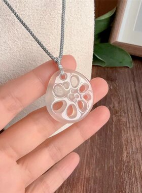 天然高冰白玉髓莲藕片吊坠