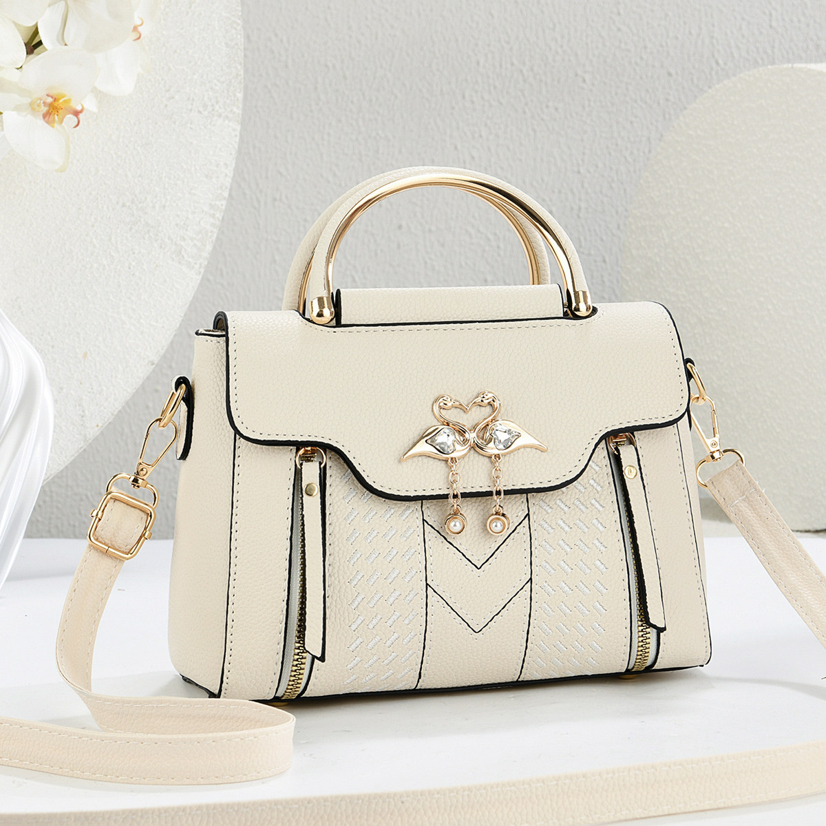 轻奢小方包女2026新款百搭女包高级感金属手柄单肩斜挎手提小包包