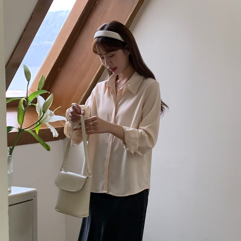 点晴叠片燕尾领丝滑醋酸气质纯色衬衫女显瘦百搭上衣1207强明女装