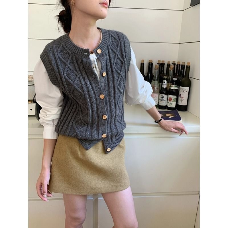 法式中古风纽扣麻花纹理叠穿针织马甲开衫ZY1090 强明女装