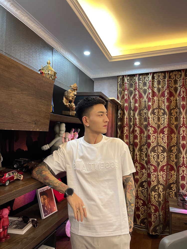 潮男网红同款短袖修身圆领发泡印花半袖休闲夏季精神小伙打底T恤