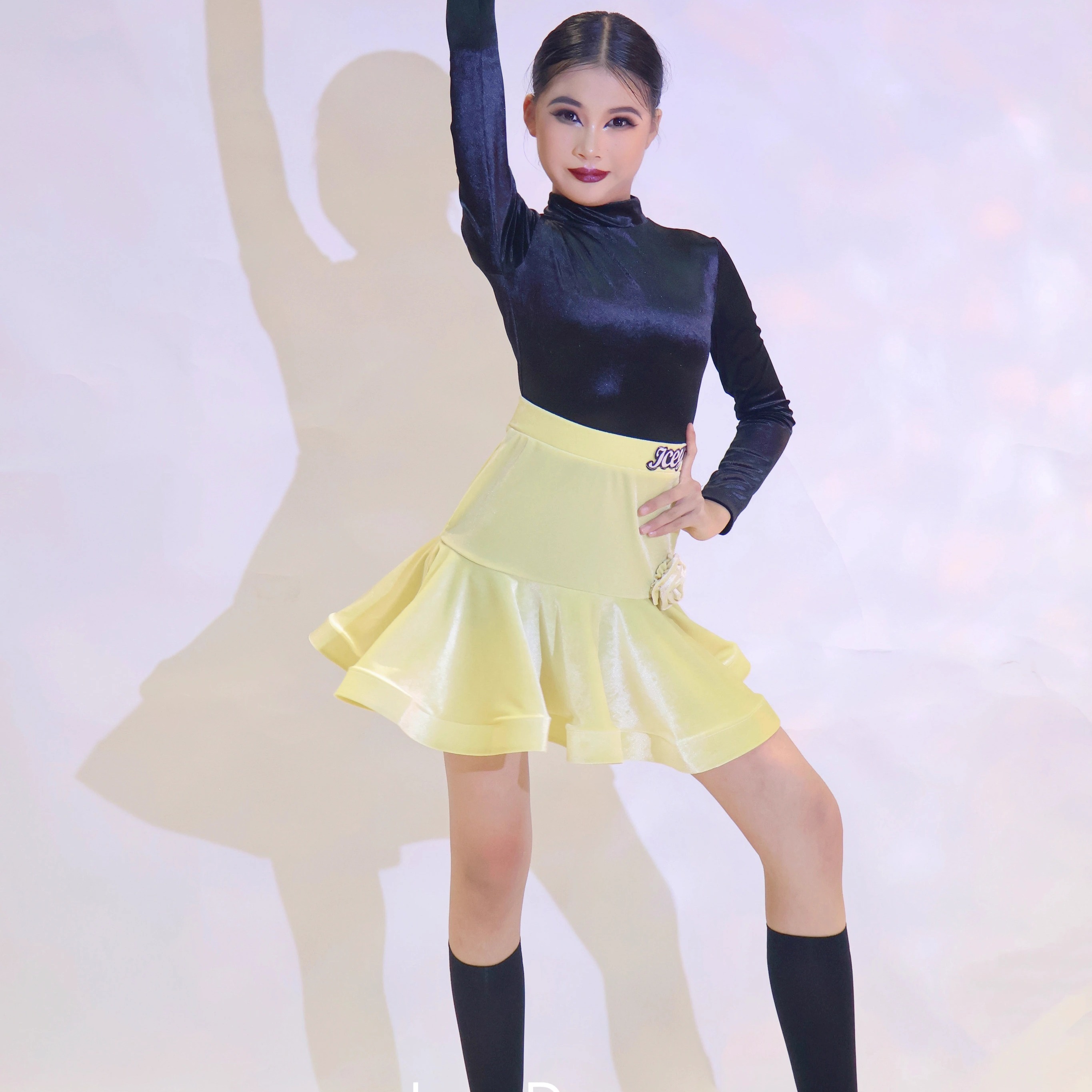 Icey拉丁舞秋冬新款女童练功服表演服黑色丝绒长袖黄色裙子套装