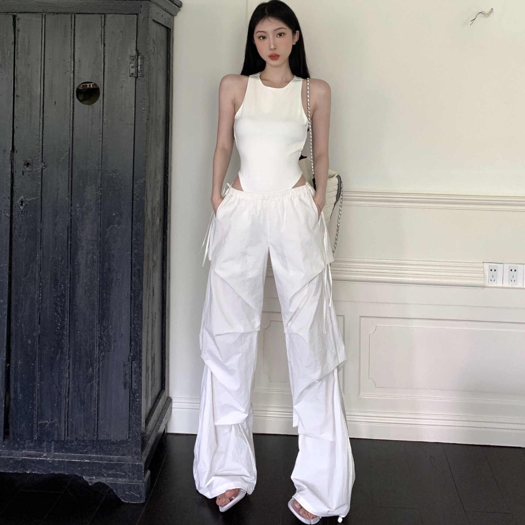 休闲运动套装无袖吊带背心连体上衣女装夏季白色工装裤长裤两件套