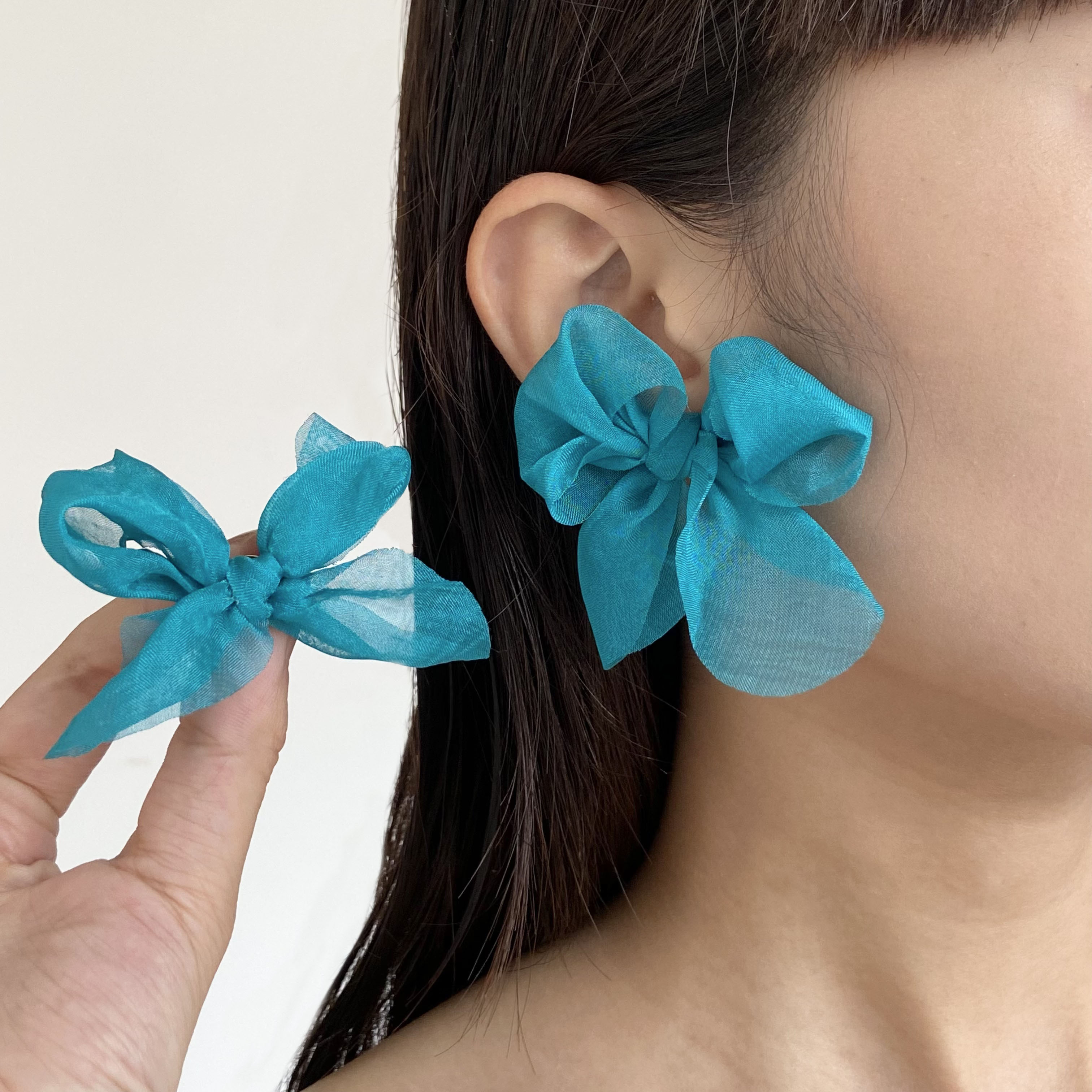 时尚通勤轻盈网纱蓝色蝴蝶结耳环