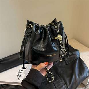 菱格链条包双肩包女2023新款休闲时尚百搭约姿垃圾袋手提包包