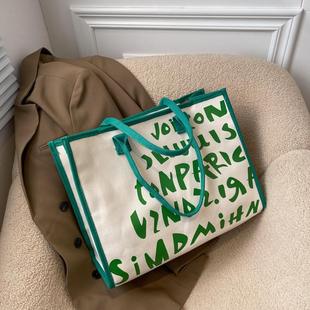 大容量包包女2022年新款大学生上课包时尚流行出勤单肩腋下包