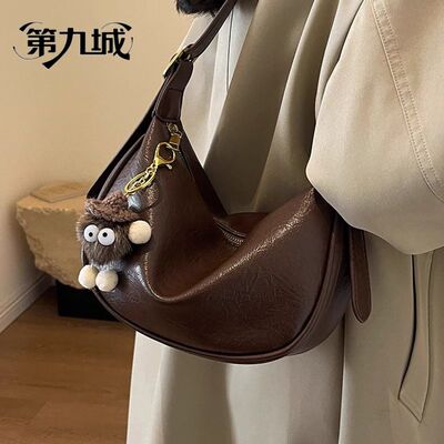 第九城复古饺子包女包大容量单肩斜挎包包新款小众设计上班通勤包