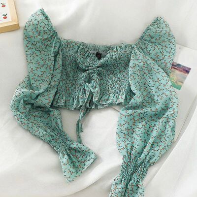 Mushroom edge long sleeved floral shirt 木耳边长袖碎花上衣女