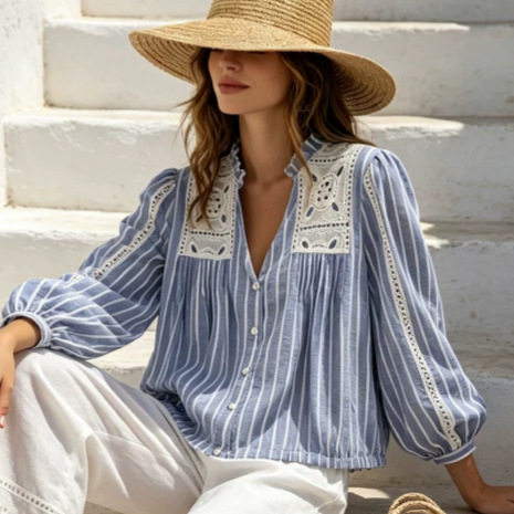 条纹镂空蕾丝立领衬衫Striped hollow lace stand up collarshirt