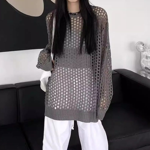 Round neck long sleeved hollowed out top纯色圆领长袖镂空上衣