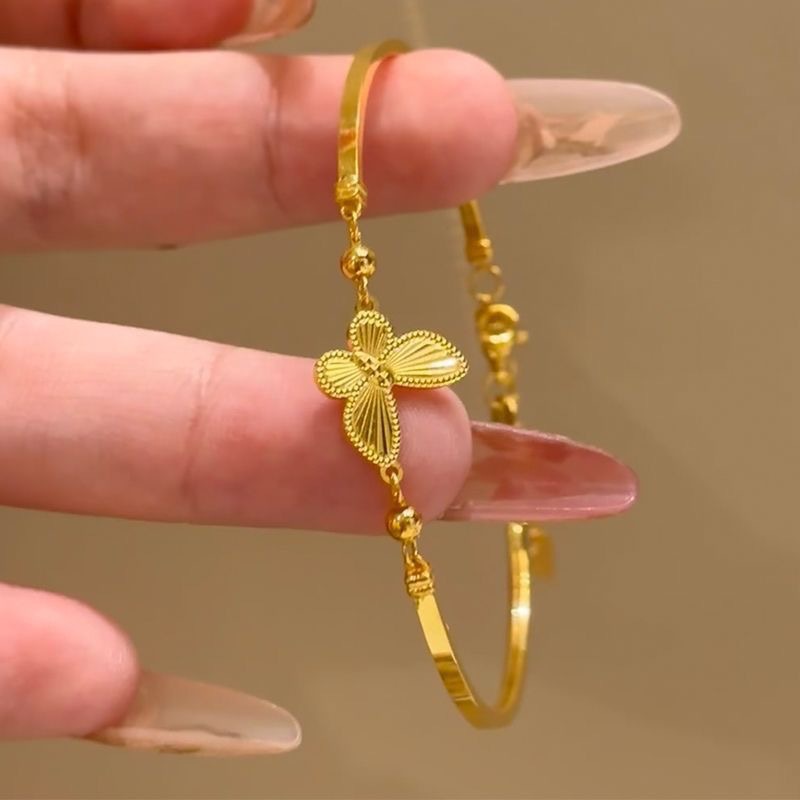 Butterfly bracelets are casual accessories for women休闲手链
