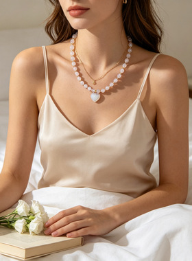 Elegant women's crystal necklace with a gentle collar chain
