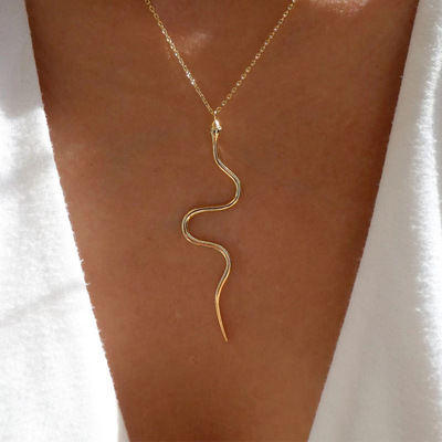 Women's rose gold snake-shaped pendant necklace跨境女士项链