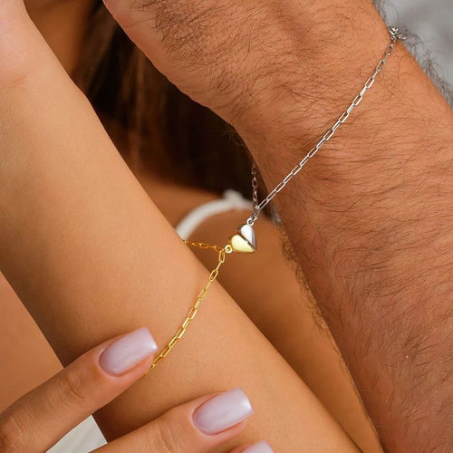 Lady's love heart bracelet a gift for a close friend跨境手链