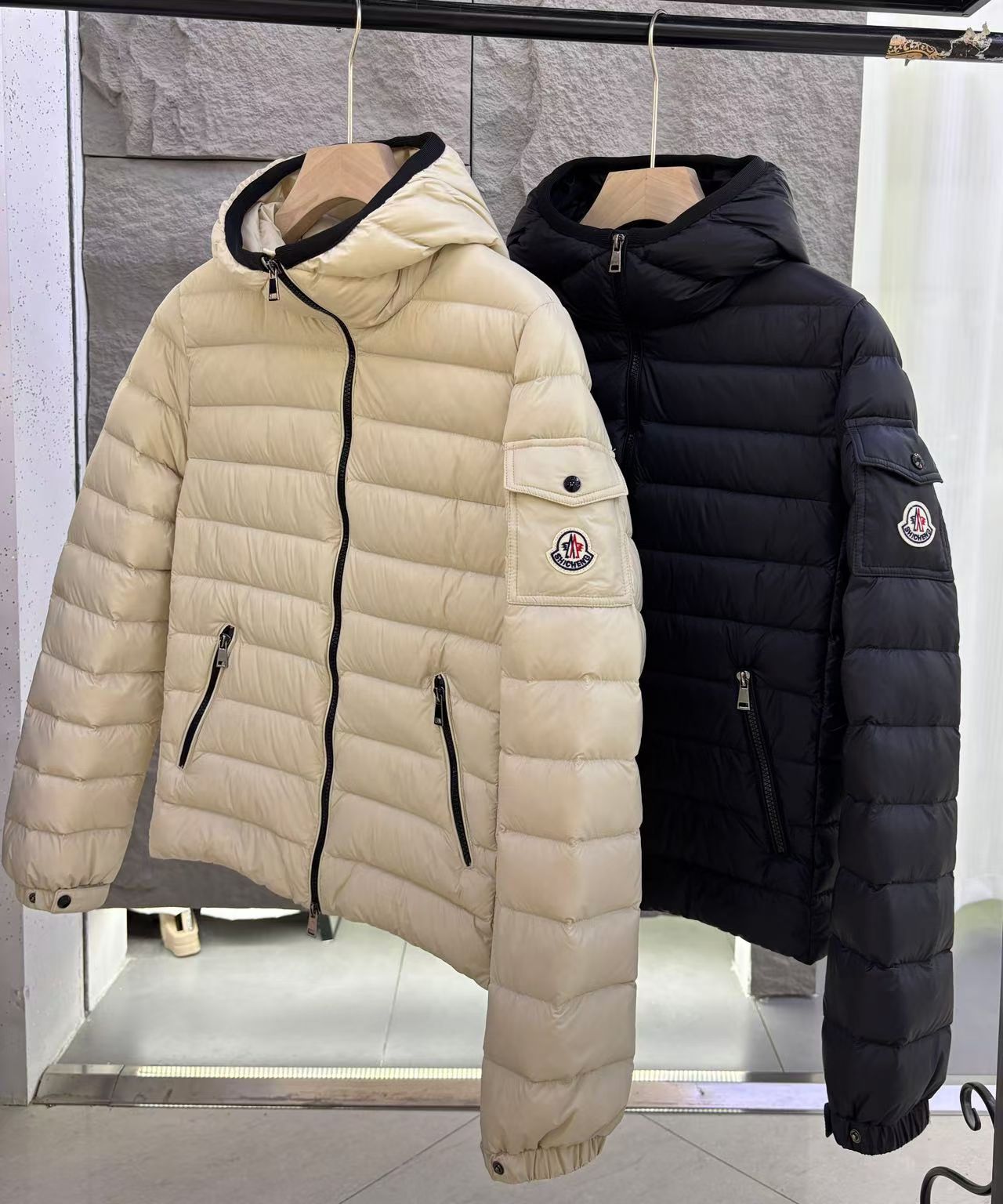 2025新款极简撞色包边轻薄连帽羽绒服女秋冬保暖白鹅绒修身外套潮