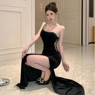 高级感法式轻奢小众富家千金风性感露肩主持人晚礼服长裙连衣裙女