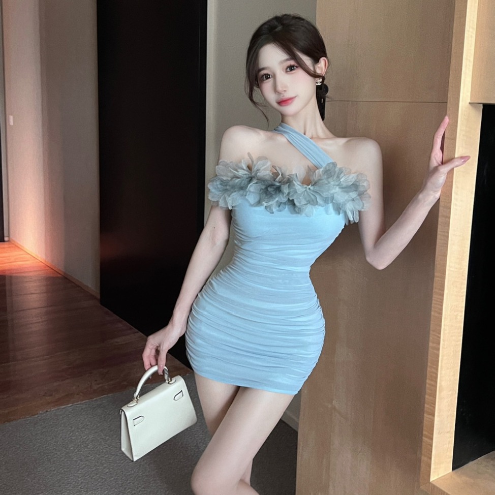 气质纯欲性感单肩挂脖抹胸连衣裙女新款网红主播车展模特包臀短裙