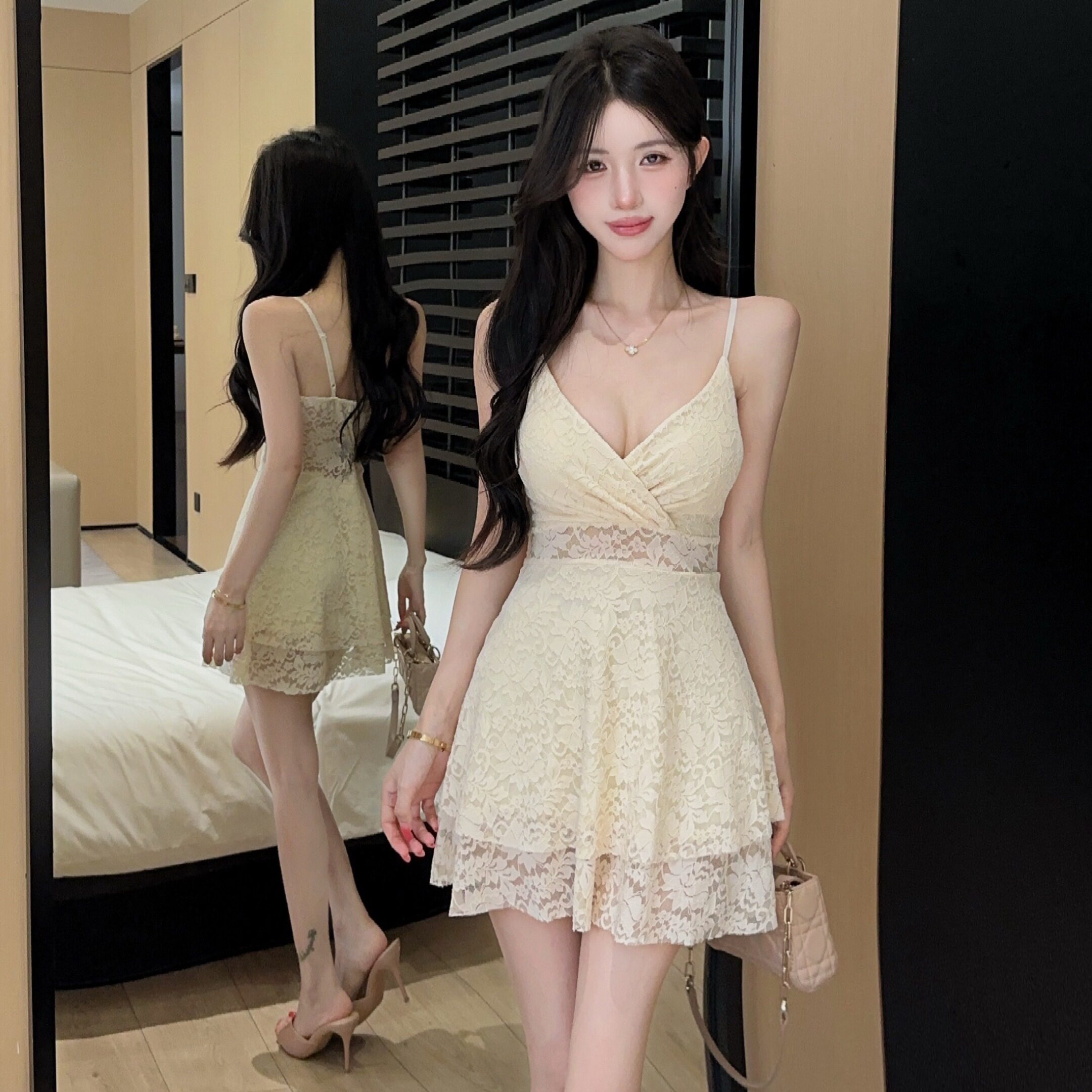 性感吊带连衣裙蕾丝拼接时尚小众
