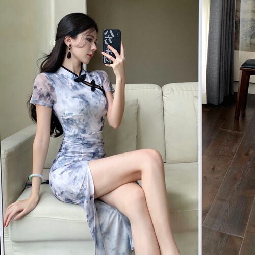 优雅约会年轻款印花开叉旗袍减龄