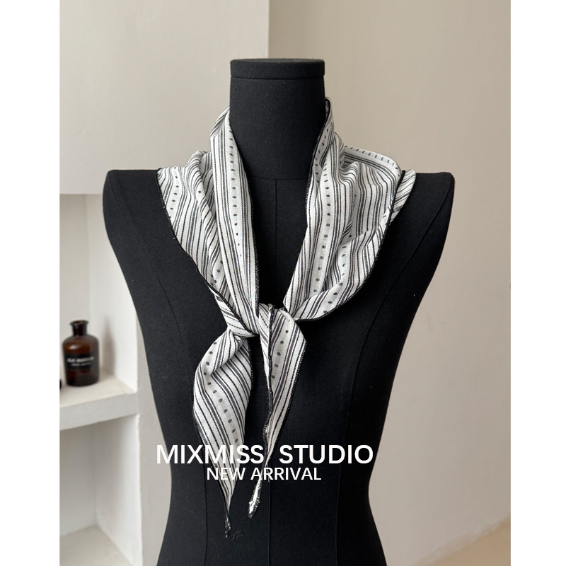 慵懒日系文艺松弛白三角领巾围巾