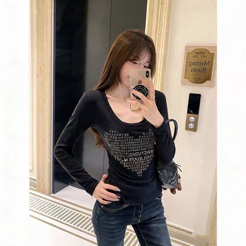 高级感气质U领烫钻爱心别致T恤女秋季修身显瘦韩系chic正肩上衣女