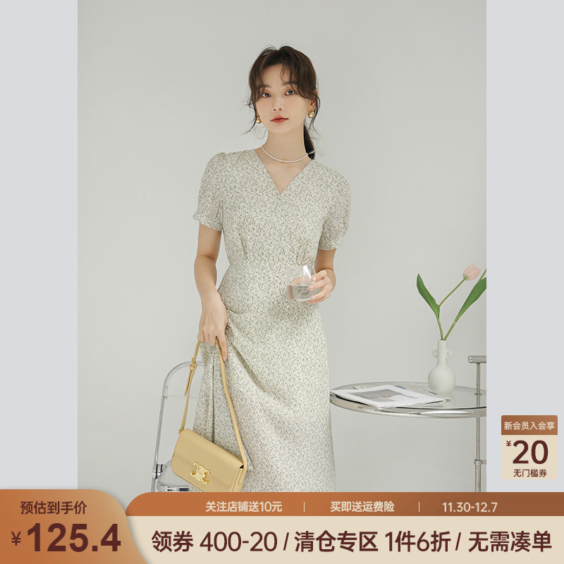小个子碎花连衣裙2023新款女夏季气质v领收腰显瘦法式高级感长裙