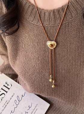 镶钻爱心虎眼石吊坠项链美拉德风复古锁骨链轻奢高级感毛衣链女