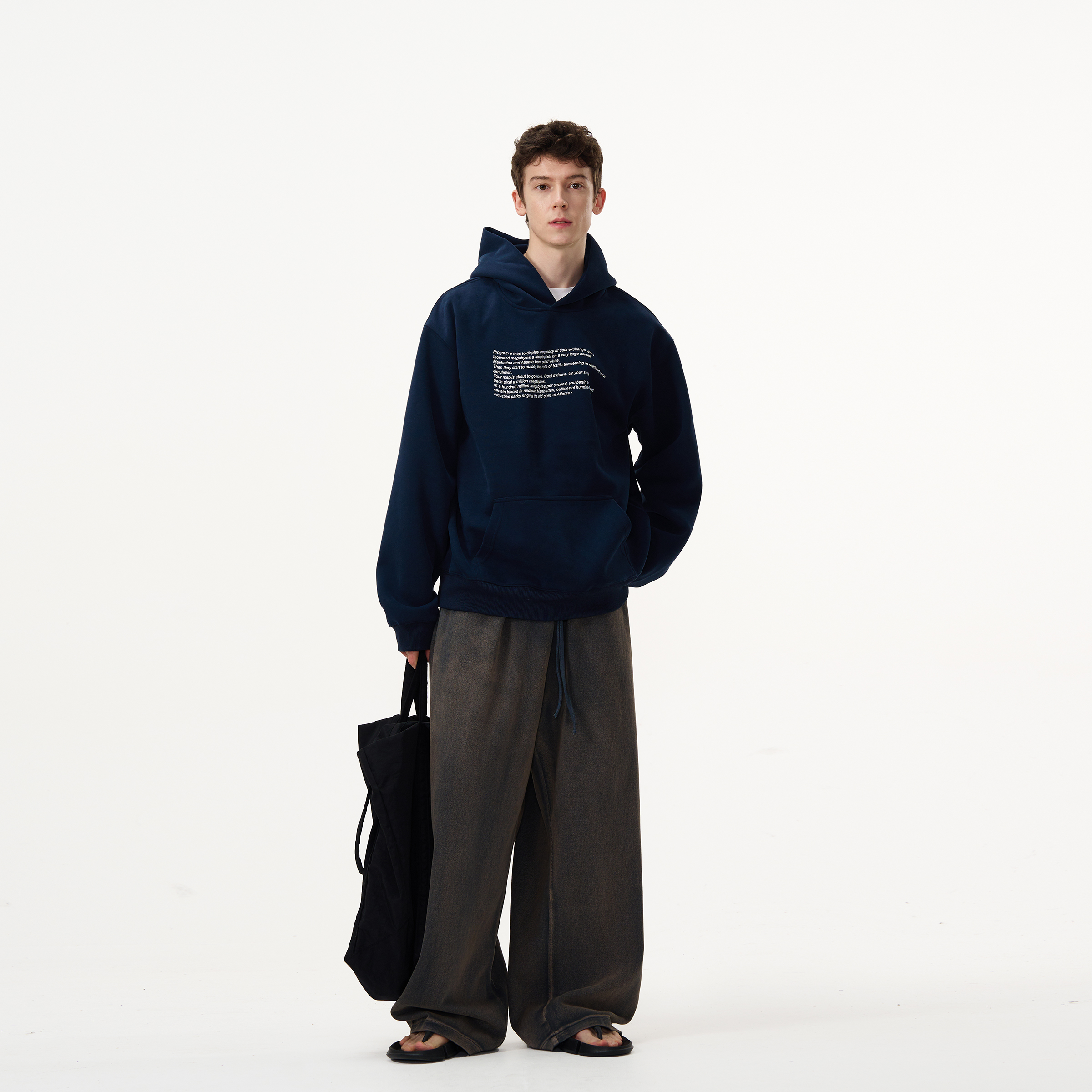 MADWITCH扭曲字母印花连帽卫衣