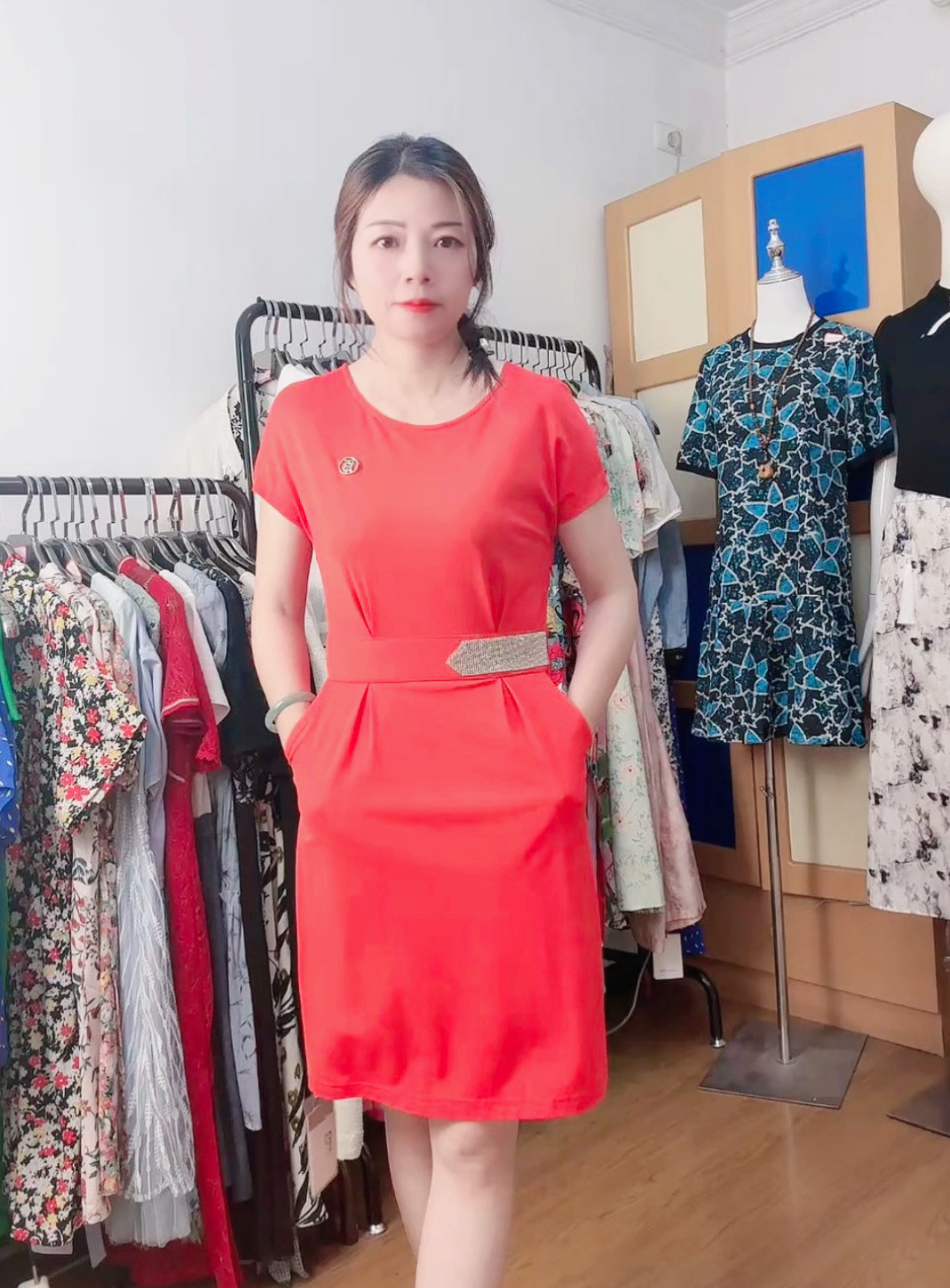 2025夏季新款女装橘色无袖连连衣裙