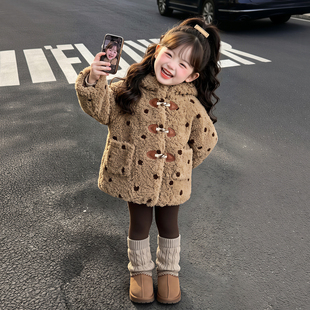 女童圆点外套加绒加厚连帽毛毛衣宝宝冬装2026新款保暖百搭棉衣潮
