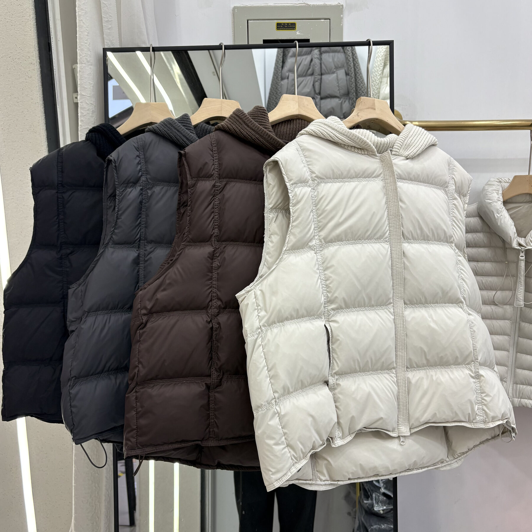 秋冬韩版宽松连帽羽绒服女马甲短款背心坎肩时尚百搭针织帽