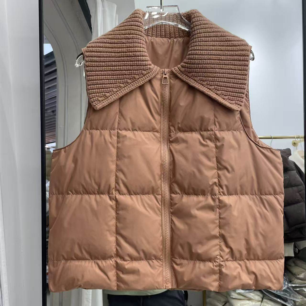 秋冬新款羽绒服女马甲短款针织大翻领宽松休闲纯色保暖白鸭绒背心