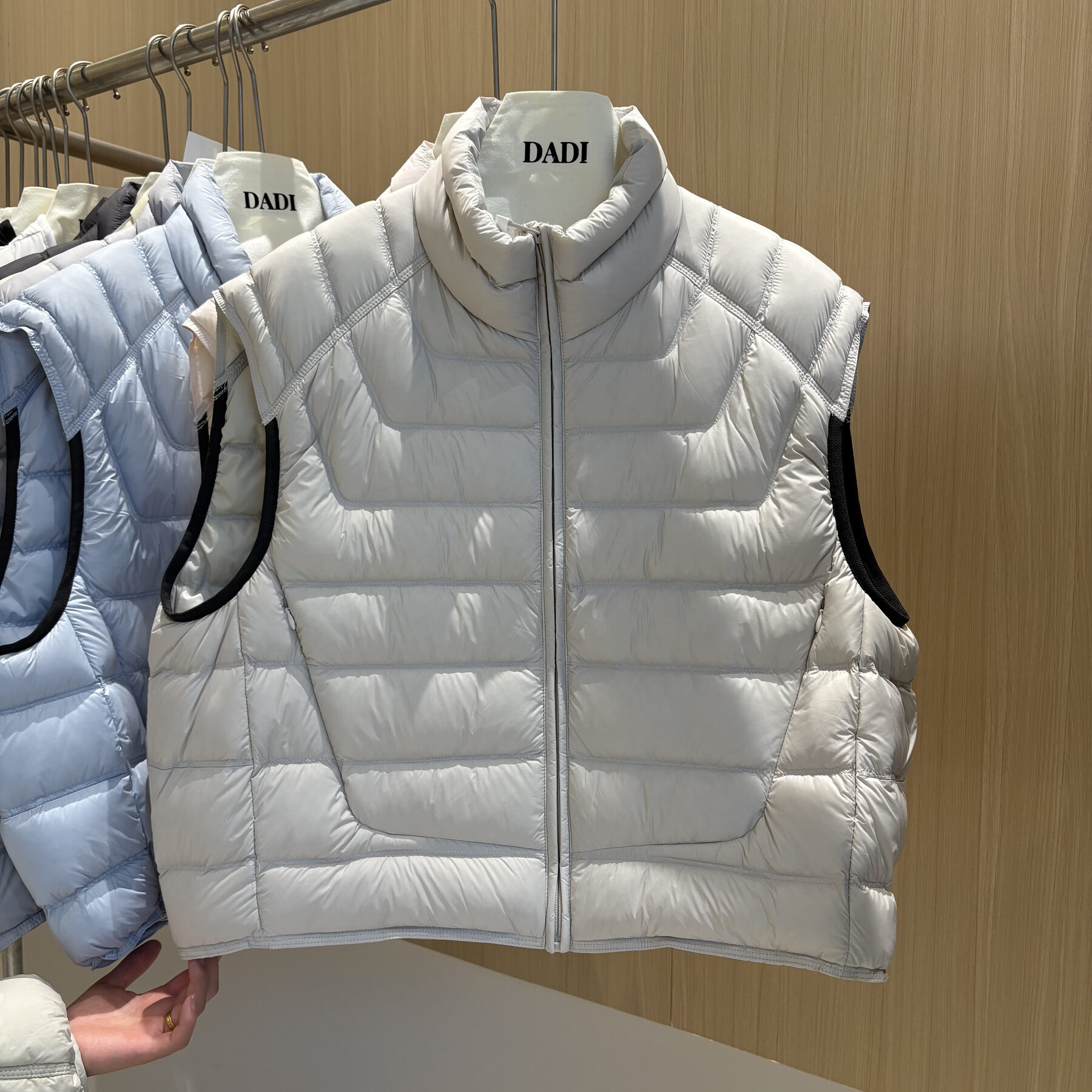 精选90绒秋冬轻薄立领羽绒服女马甲背心内胆短款轻便时尚百搭