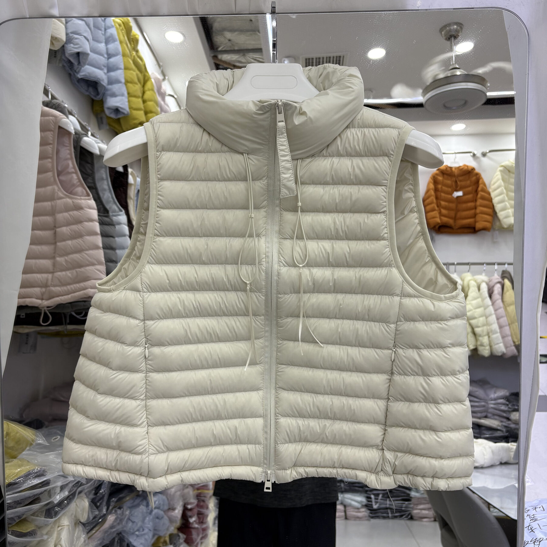 精选90绒秋冬轻薄立领羽绒服女马甲背心内胆短款轻便时尚细排骨