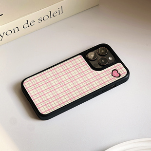 小众秋冬粉色格纹小羊皮黑框磨砂手机壳适用苹果iPhone17promax手机壳15pro高颜值手机壳14pro全包13ins