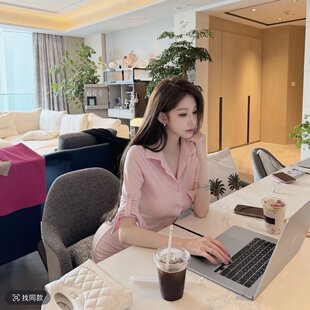 嫩粉色polo领修身喇叭袖连衣裙女夏短裙