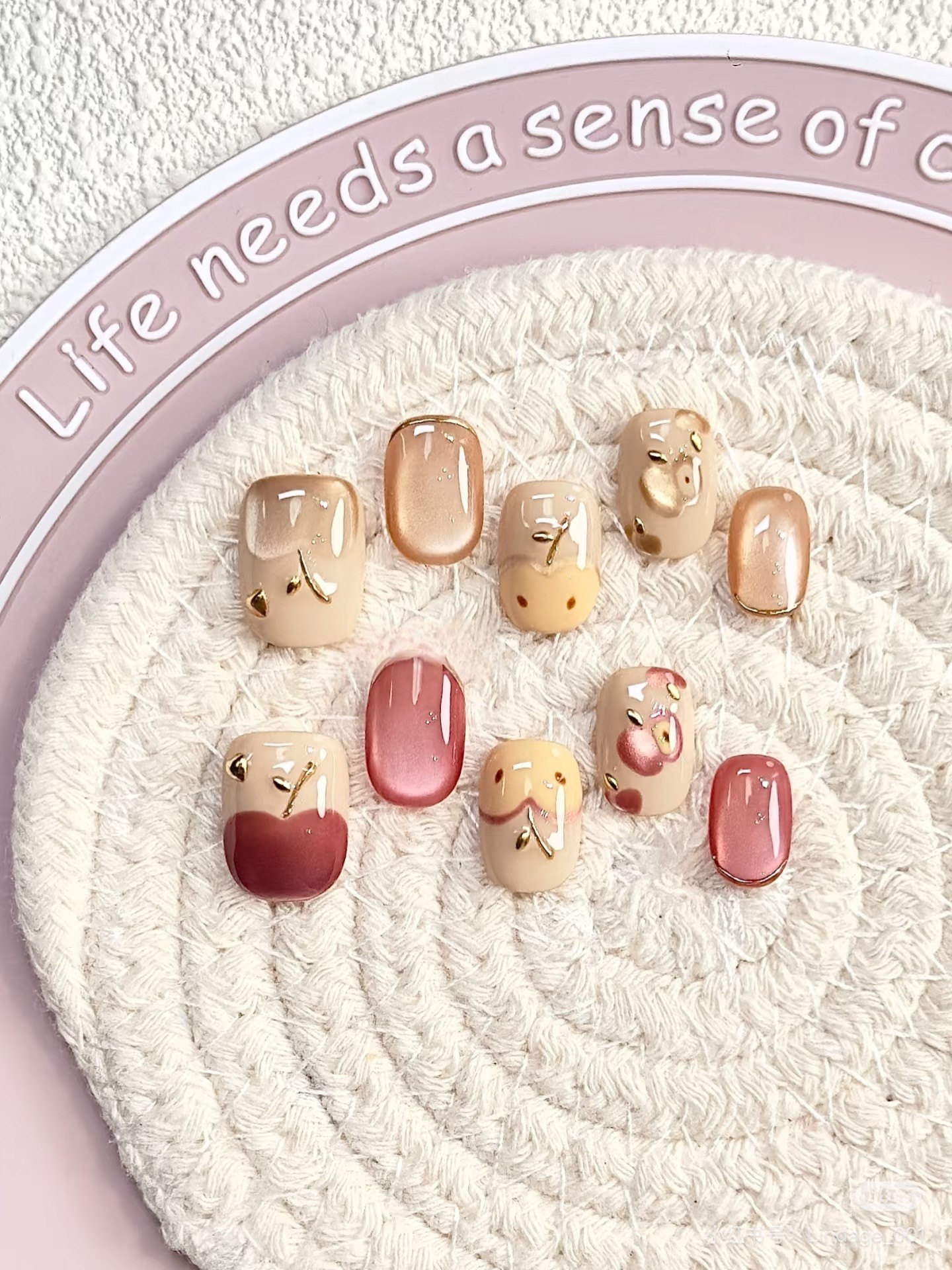 【甜心果漾】手绘苹果裸色超闪金秋猫眼轻奢气质纯手工穿戴甲美甲,彩妆/香水/美妆工具,穿戴甲/甲片,淘宝优惠券,粉丝福利购,淘宝优惠卷