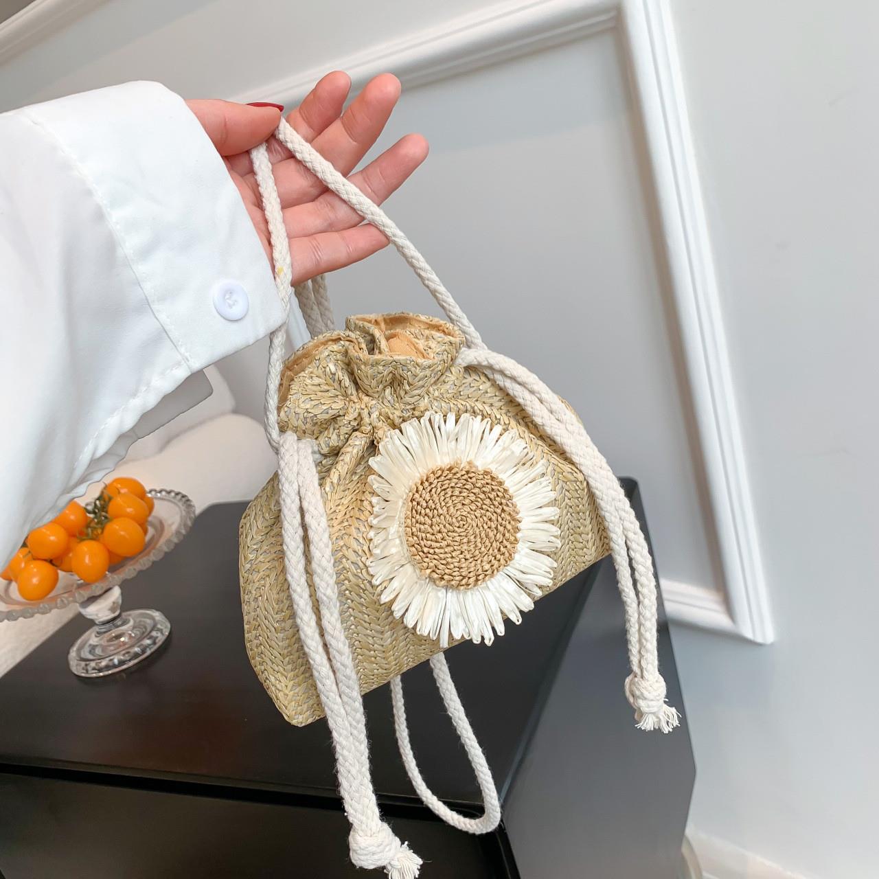 夏季草编沙滩女包2024年新款潮时尚编织包包少女百搭休闲编织包