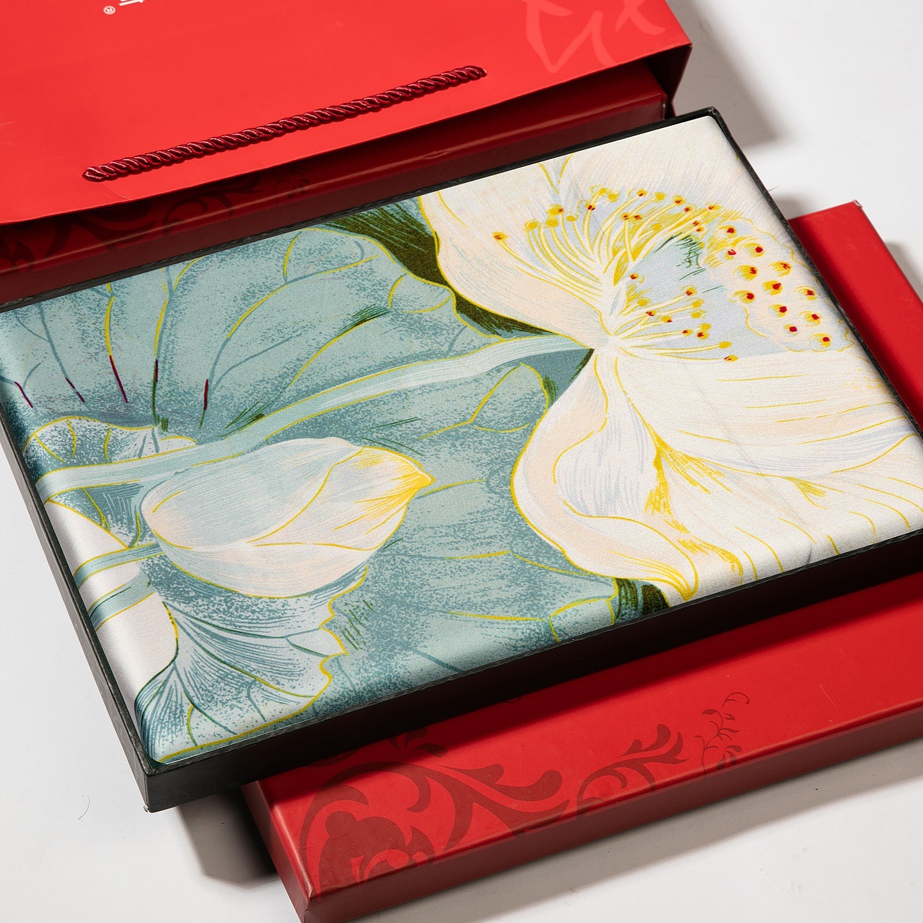 真丝丝巾女士新款100%纯桑蚕丝围巾缎面丝绸披肩厂家拿货