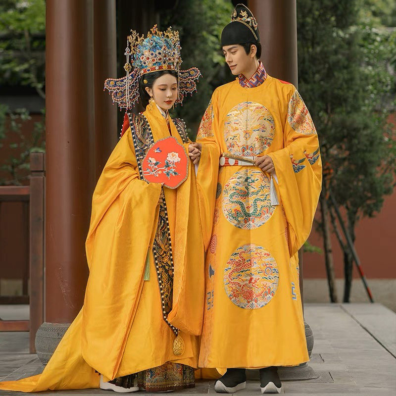 出租汉式婚礼明制婚服蠎服中式婚服刺绣长袄明黄色大衫皇后凤冠