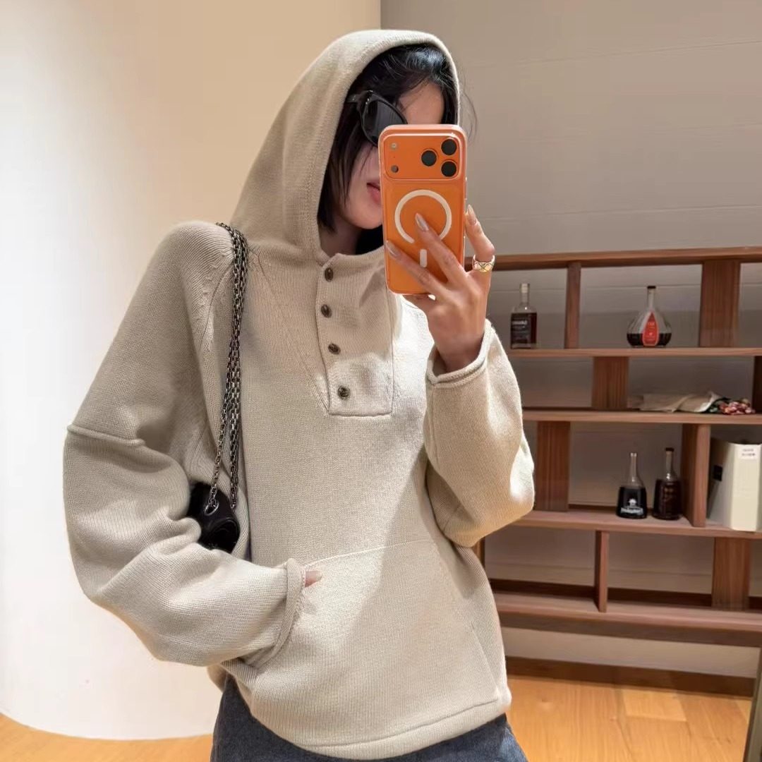 欧洲站2025冬装新款休闲慵懒风纽扣连帽羊毛毛衣女宽松套头帽衫,女装/女士精品,毛针织衫,淘宝优惠券,粉丝福利购,淘宝优惠卷