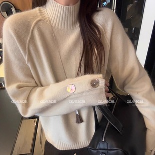 欧洲站2025冬装新款休闲韩系半高领软糯羊毛毛衣女袖纽扣套头上衣