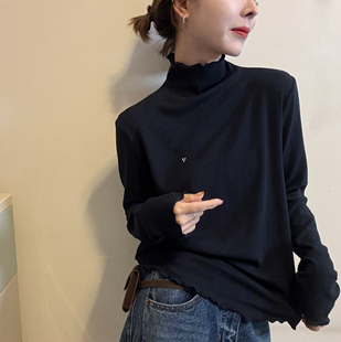 木耳边半高领亲肤打底衫女2025秋冬新款v标钉扣洋气显瘦长袖T恤